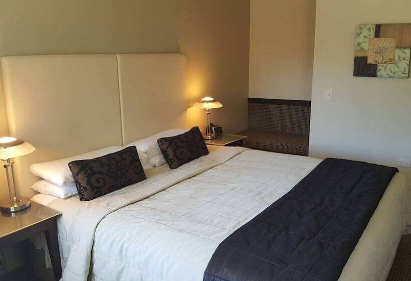 סטודיו סופריור, Carnmore Chateau Marlborough