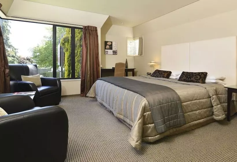 スーペリアスタジオ, Carnmore Chateau Marlborough