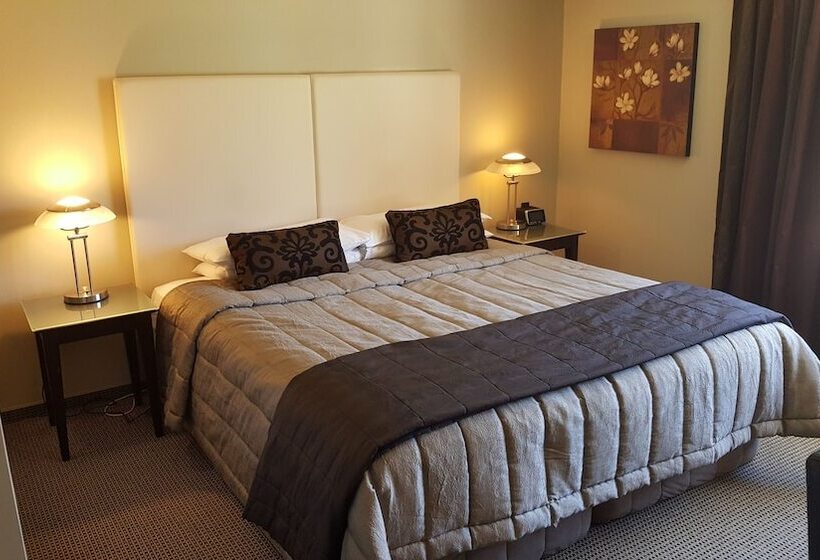 סטודיו סופריור, Carnmore Chateau Marlborough