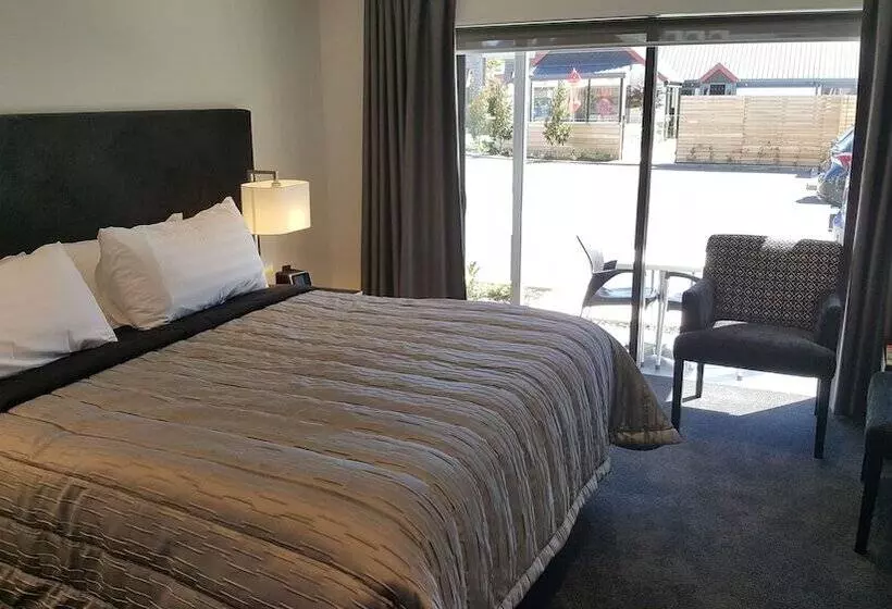 Standard Studio King Bed