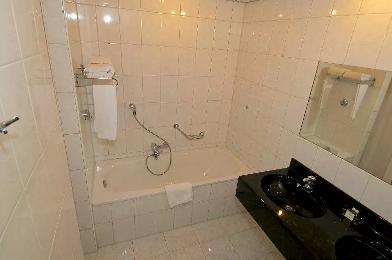 اتاق استاندارد سه نفره, Grand Hotel Amstelveen