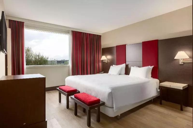 اتاق استاندارد سه نفره, NH Amsterdam Schiphol Airport