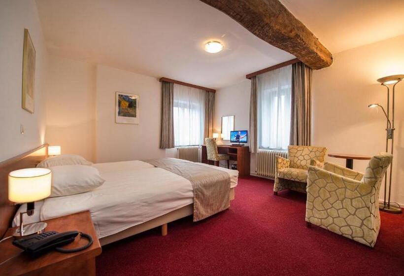 اتاق راحتی, Restaurant In Den Hoof