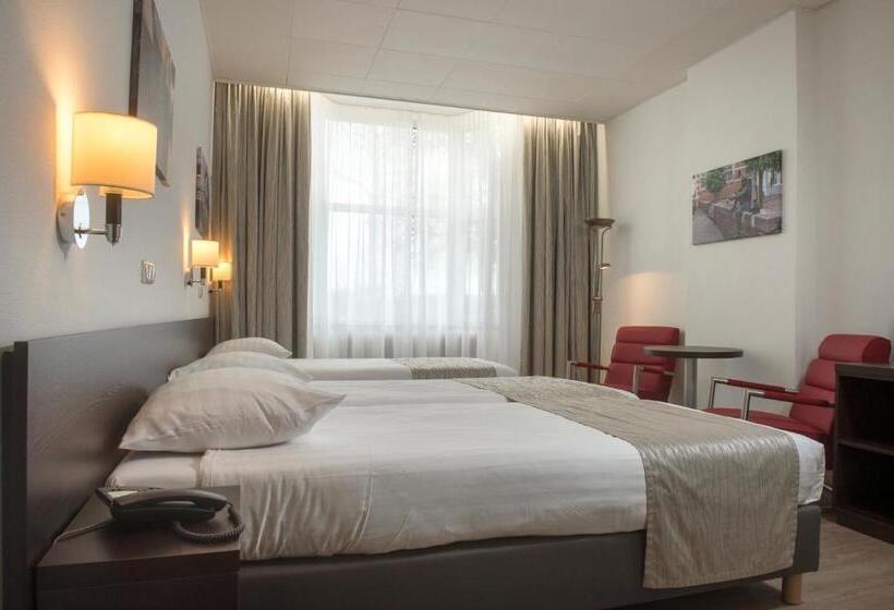 اتاق استاندارد سه نفره, Restaurant In Den Hoof