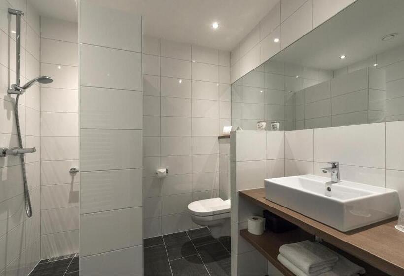 اتاق استاندارد سه نفره, Restaurant In Den Hoof