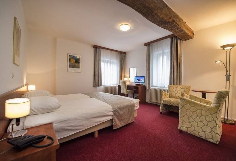 اتاق راحتی, Restaurant In Den Hoof