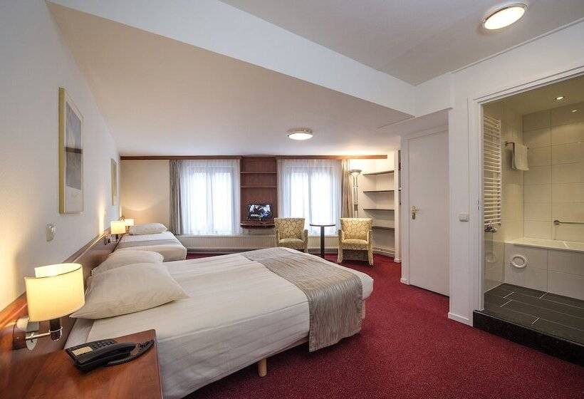 اتاق استاندارد سه نفره, Restaurant In Den Hoof