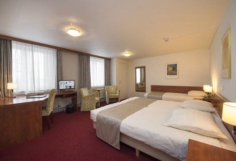 اتاق استاندارد سه نفره, Restaurant In Den Hoof