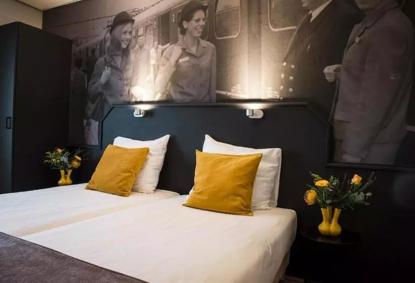 Standard Room, Riche