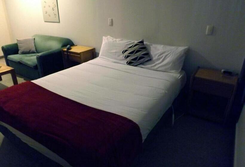 标准工作室, Karaka Tree Motel