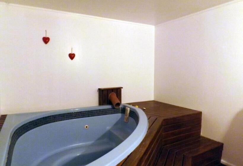 标准工作室, Karaka Tree Motel