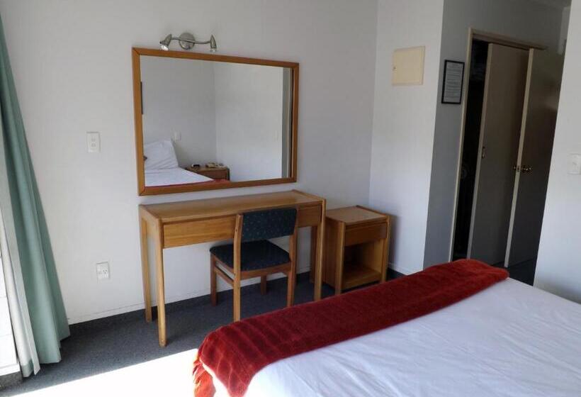 سوییت, Karaka Tree Motel
