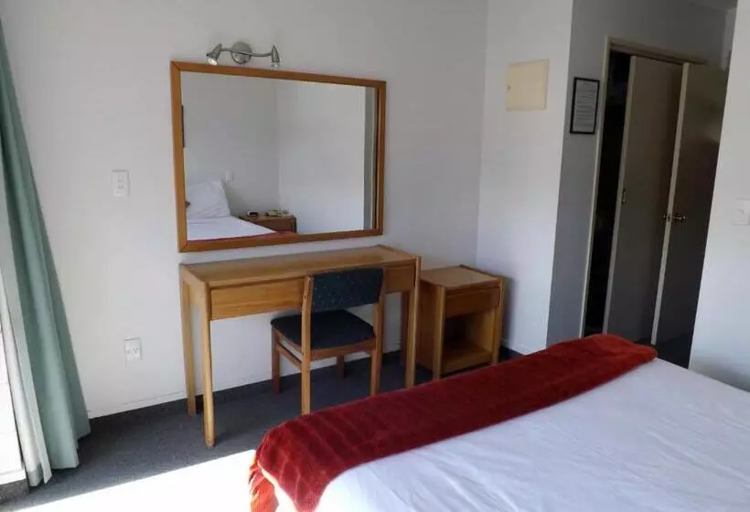 سوییت, Karaka Tree Motel