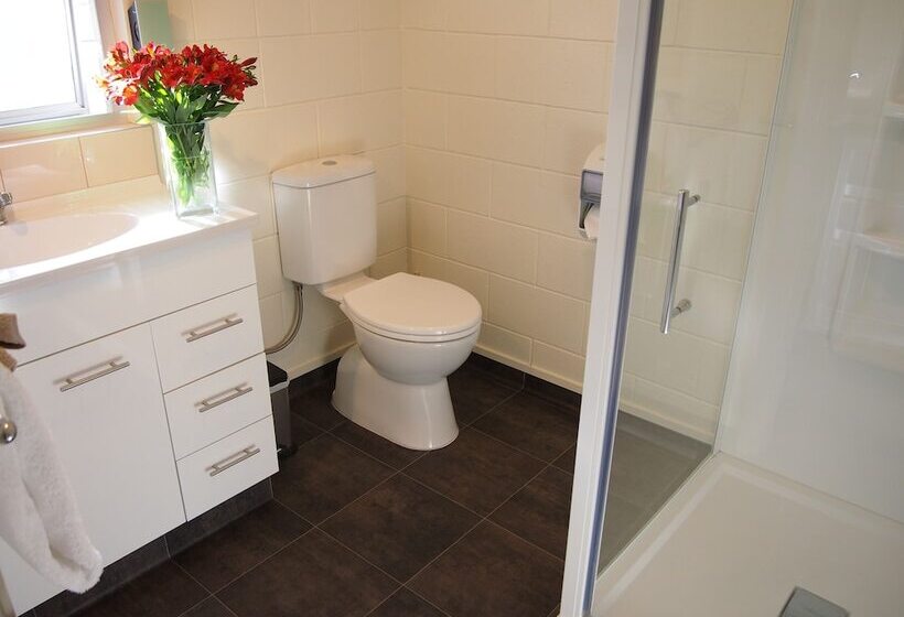 标准工作室, Montana Lodge Motel