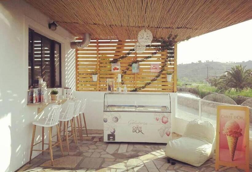 豪华海景房, The Coast