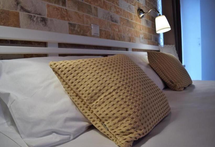 豪华海景房, The Coast