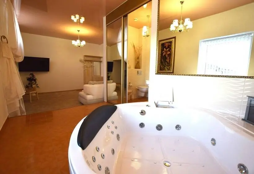 ハイドロマッサージバス付きスイート, Spa Hotel Laguna Tyumen