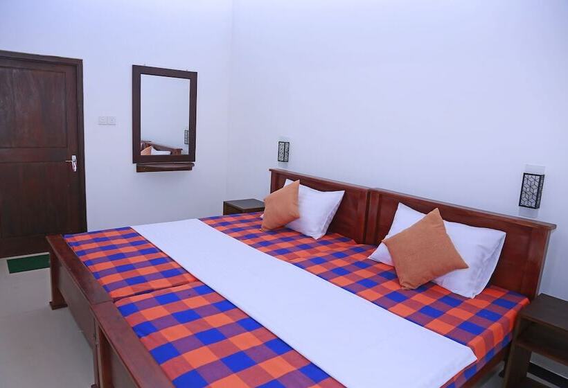 اتاق لوکس سه تخته, Yala Leisure Villa & Safari