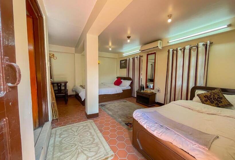 اتاق لوکس با بالکن, Siddhi Laxmi Guest House