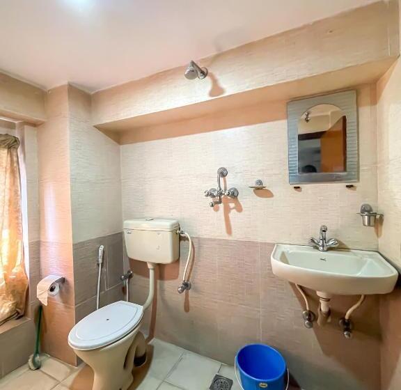اتاق لوکس با بالکن, Siddhi Laxmi Guest House