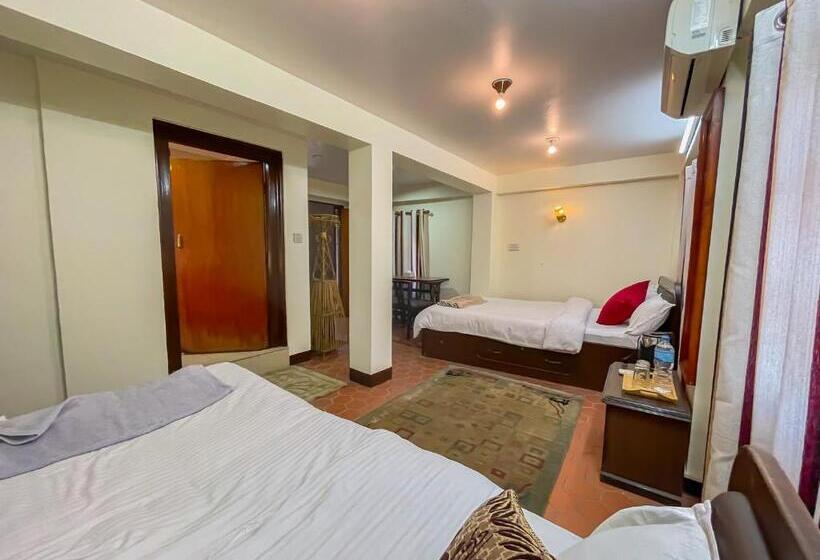 اتاق لوکس با بالکن, Siddhi Laxmi Guest House