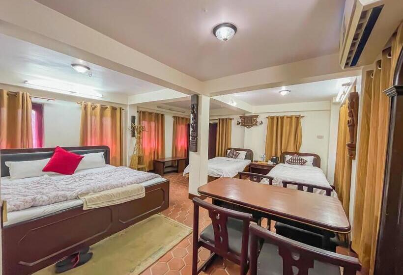 اتاق لوکس با بالکن, Siddhi Laxmi Guest House