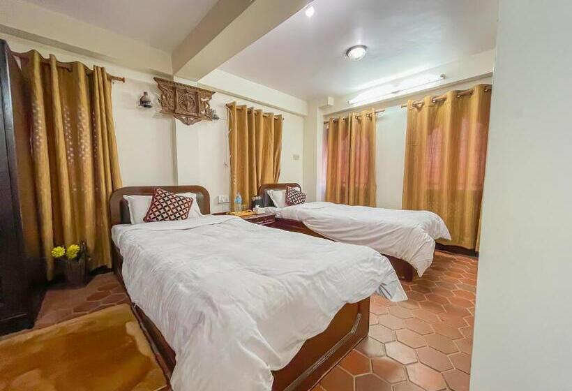 اتاق لوکس با بالکن, Siddhi Laxmi Guest House