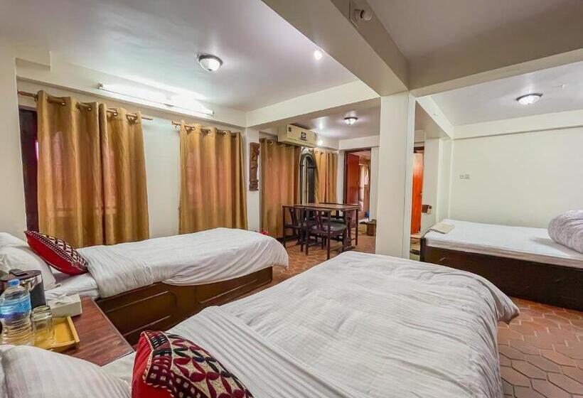 اتاق لوکس با بالکن, Siddhi Laxmi Guest House