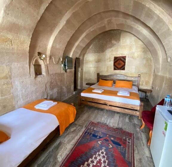 컴포트 트리플 룸, Cappadocia Cave House