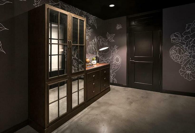 장애인을 위한 킹사이즈 침대 스탠다드 룸, Crossroads