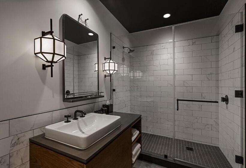 스탠다드 룸, Crossroads