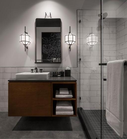 스탠다드 룸 킹사이즈 침대, Crossroads