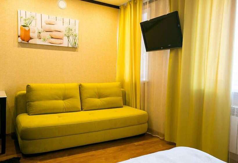 חדר קומפורט לשלושה, Shumak