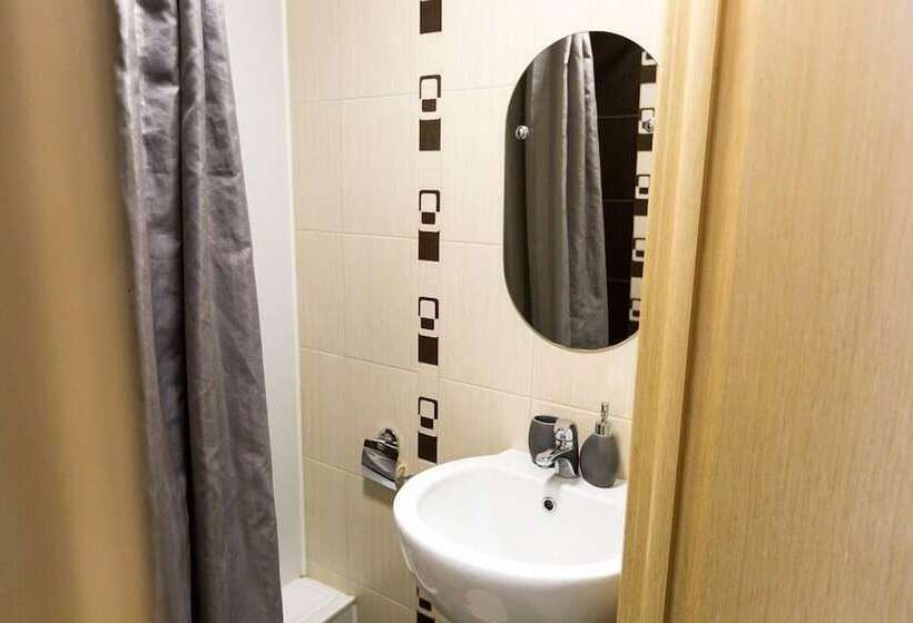 חדר אקונומי, Shumak