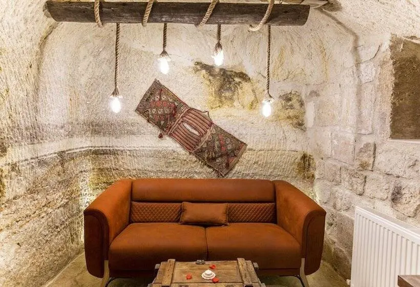 سوییت لوکس, Kayadibi Cave