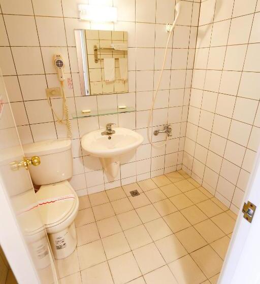 اتاق خانوادگی, D.y.