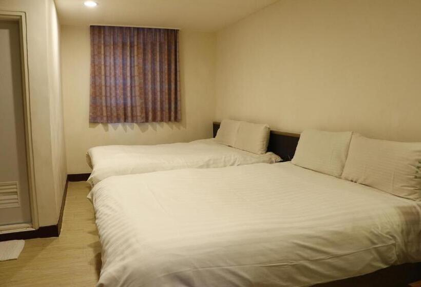 اتاق استاندارد چهار تخته, D.y.