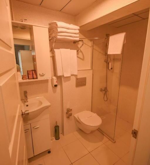 Pokój Rodzinny, Parion House