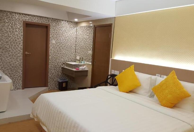 اتاق لوکس, Whole Sunshine International