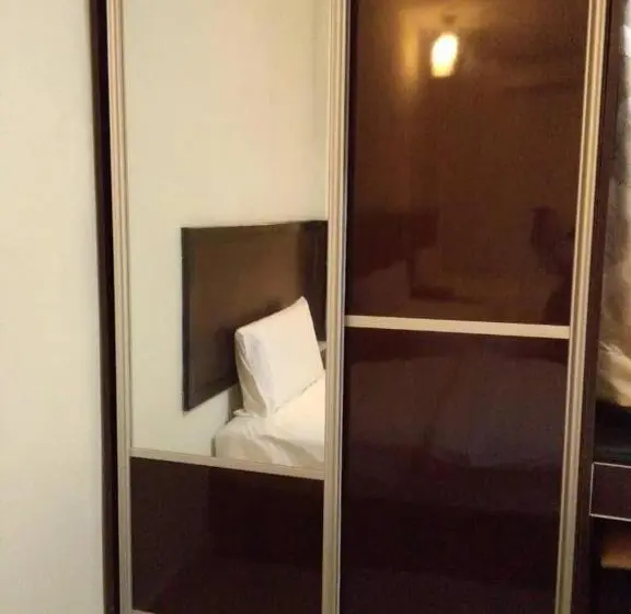 Deluxe Neljän Hengen Huone, Mewah Impiana