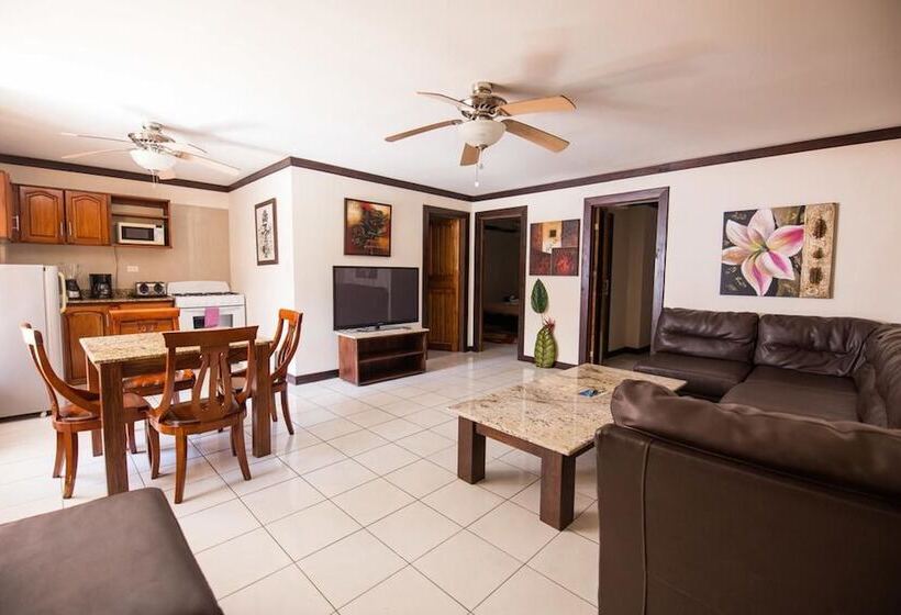 آپارتمان 1 خوابه همکف, Tuanis Apart