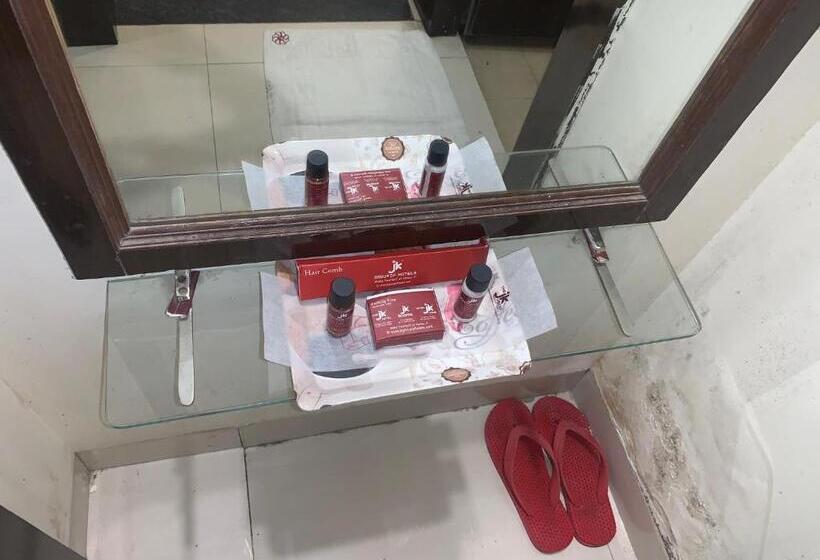 اتاق لوکس, Jk Rooms 126 Parashar Legacy   Opp Railway Station