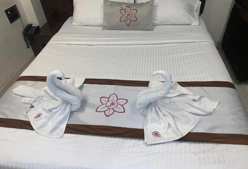 اتاق لوکس, Jk Rooms 126 Parashar Legacy   Opp Railway Station