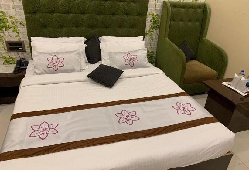 اتاق سوپریور, Jk Rooms 126 Parashar Legacy   Opp Railway Station
