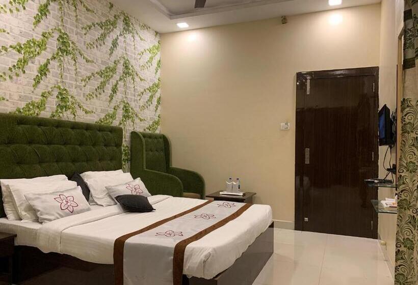 اتاق سوپریور, Jk Rooms 126 Parashar Legacy   Opp Railway Station