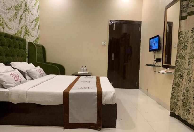 اتاق سوپریور, Jk Rooms 126 Parashar Legacy   Opp Railway Station