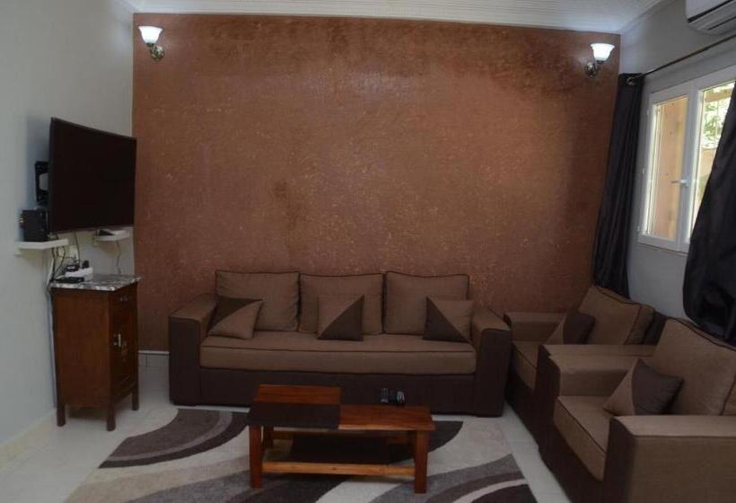 استودیوی استاندارد, La Perle