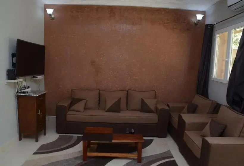 استودیوی استاندارد, La Perle
