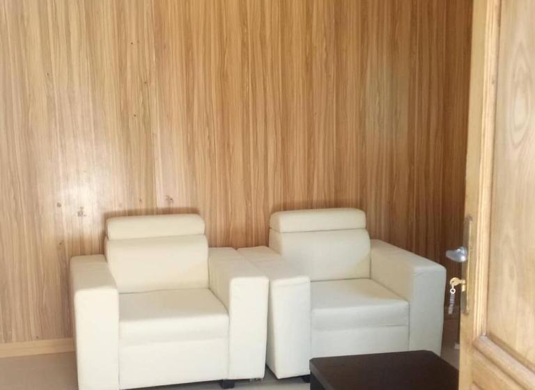 استودیوی استاندارد, La Perle