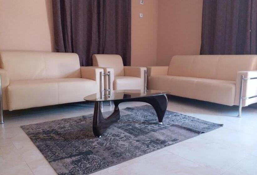 استودیو استاندارد با تخت کینگ, La Perle